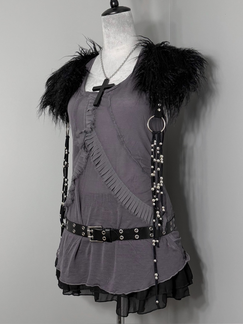 Avant Garde Style Mono Reno Grey Ruffle Front Racerback Tank Top - Picture 2 of 10